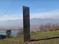 Un monolit metalic misterios a fost descoperit lângă o cetate dacică din România. Este similar celui din Utah
