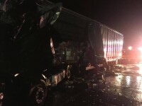 Accident între două camioane pe DN 1. Unul dintre şoferi are un braţ amputat