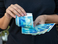 O femeie din Israel a ars bancnote în valoare de circa 3.000 de euro de teama că s-ar putea infecta cu coronavirus