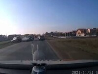 Accident filmat pe un drum din Timiș. Un copil a ajuns la spital