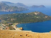 Locuitorii unei insule din Italia au fost evacuați din cauza nivelului crescut de dioxid de carbon