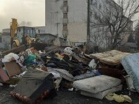 Locatarii unui bloc din Hunedoara riscă amenzi de 20.000 de lei pentru că aruncă gunoiul pe geam