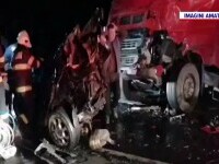 Patru oameni au murit după ce o mașină a fost prinsă între două tiruri, în Caraş-Severin