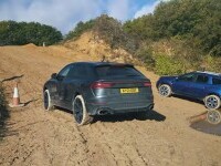 Dacia Duster s-a întrecut cu o ”bestie” Audi RS Q8, pe un traseu off-road. Neașteptat cum s-a terminat cursa