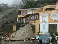 8 morți și 100 de oameni, prinși sub dărâmături, în Italia, după o alunecare de teren. O casă a ajuns în mare. VIDEO