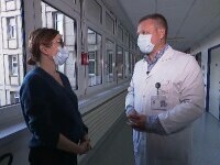Povestea chirurgului român care a emigrat în Franța și a ajuns să fie printre puținii medici care operează asistat de robot