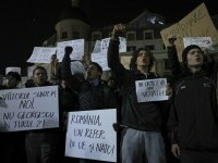 Manifestațiile împotriva lui Călin Georgescu s-au extins în România. „Nu votați un dictator” | FOTO & VIDEO