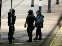 Cine sunt cei doi suspecți reținuți în cazul atacului din trenul din Londra. Prima ipoteză a poliției