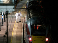 Atac armat într-un tren din Londra. Martorii povestesc cum se ascundeau în toalete pentru a scăpa: „Sângele era peste tot”