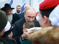 VIDEO. Momentul în care o fetiță de 11 ani îl confruntă pe Putin: „Unchiul meu e trimis din nou la război”. Reacția liderului