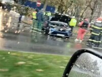 Accident spectaculos pe Bulevardul Brâncoveanu: o șoferiță de 66 de ani s-a răsturnat cu mașina după ce a lovit un stâlp
