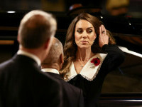 Prințesa Kate, apariție elegantă alături de Prințul George la ceremonia dedicată Zilei Comemorării. GALERIE FOTO