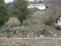Zeci de morminte distruse de o alunecare de teren, în Sighișoara. Primăria dă vina pe un vecin