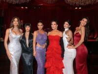 Surorile Kardashian au strălucit la aniversarea de 70 de ani a mamei lor. Petrecere la mega-conacul lui Jeff Bezos. FOTO