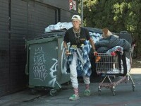 Cândva model de succes, Loni Willison trăiește acum pe străzi și se hrănește din tomberoane. Cum a ajuns în această situație