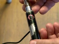Eleve intoxicate de la țigara electronică a unui coleg, care o pusese la încărcat. „Au declarat arsuri oculare”