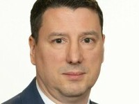 Senator ex-SOS, suspectat de furt. Rucsacul sustras a fost găsit la el în portbagaj