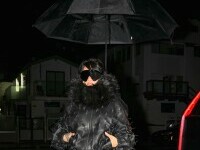 Rihanna, apariție îndrăzneață pe străzile din Los Angeles. Ce ținută a ales. GALERIE FOTO