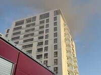 Incendiu puternic într-un bloc din Sectorul 5 din București. 17 persoane au ajuns la spital. Un bărbat este în stare gravă