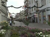 Oradea se pregătește de sărbători. Clădirile prind viață cu lumini și ghirlande, în așteptarea turiștilor