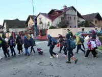 Mersul pe jos câștigă teren: 1.000 de copii folosesc zilnic Pedibusul care reduce aglomerația și poluarea