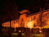 cladiri iluminate portocaliu