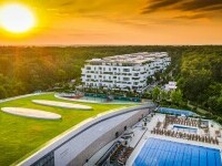 (P) Viața de zi cu zi într-o comunitate internațională exclusivistă: cum trăiesc și interacționează rezidenții Stejarii