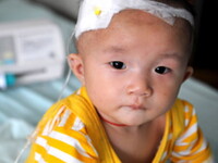 Aproape un sfert dintre bebelusii din Beijing, hraniti cu lapte contaminat