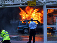 Primele imagini cu atentatele teroriste esuate, de pe aeroportul Glasgow