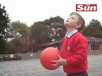 Un baiat de 7 ani, orb, 