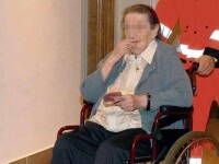 Are 81 de ani, e tintuita intr-un scaun cu rotile si face trafic de droguri