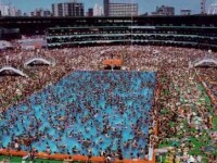 Chinezii au copiat pana si Marea Moarta. Vezi cum arata cea mai aglomerata piscina din lume