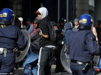 Cea mai grea decizie pentru o mama. Imaginea care a facut-o sa-si dea fiul pe mana politiei