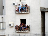 oameni in balcon, meci, recensamant