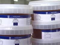 Cincizeci de tone de miere contrafacuta au ajuns pe mesele romanilor saraci, ca ajutoare de la UE