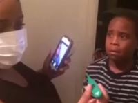 “Uite, are Ebola”. Reactia unui copil, care este pacalit de propria mama ca are temuta boala. VIDEO