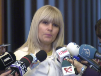 Elena Udrea a stat 7 ore in Parlament pentru a-si citi noul dosar de coruptie. Cine a denuntat-o pe fosta sefa a Turismului