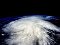 Cel mai puternic uragan din istoria Americii, in IMAGINI. Vantul a suflat cu 325 km/h, a smuls copaci si a rasturnat masini