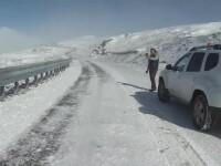 Soselele din Romania unde se circula deja in conditii de iarna. Zonele in care va ninge vineri. VIDEO