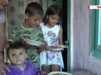 Roxana și frații ei au mâncat friptură după multă vreme. Donațiile primite de familie