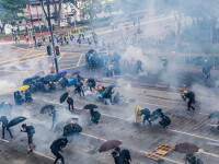 Noi violențe la Hong Kong. Momentul în care un manifestant a fost împușcat