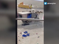 Camion scăpat de sub control pe un aeroport. Scenele filmate