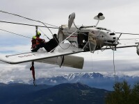 Accident aviatic în Alpii Italieni. S-au așezat pe aripa avionului, așteptând fie salvați