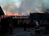 Incendiu la un depozit de tâmplărie, în Hunedoara. Pompierii au intervenit timp de 3 ore