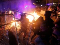 Ciocniri violente în Barcelona. Protestatarii au aruncat cu pietre și torțe