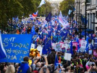 Manifestație masivă în Londra. Votul privind Brexit a fost amânat