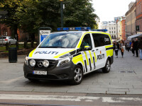 Panică pe străzile din Oslo. Un bărbat înarmat a furat o ambulanţă și a lovit trecătorii