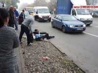 Doi şoferi s-au bătut în trafic până s-au umplut de sânge. Ce a aflat apoi poliţia despre ei