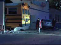 Autobuz plin de elevi, împlicat într-un accident violent în drum spre școală