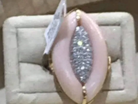 Poza unui inel de logodnă a stârnit controverse pe internet. Ce formă are